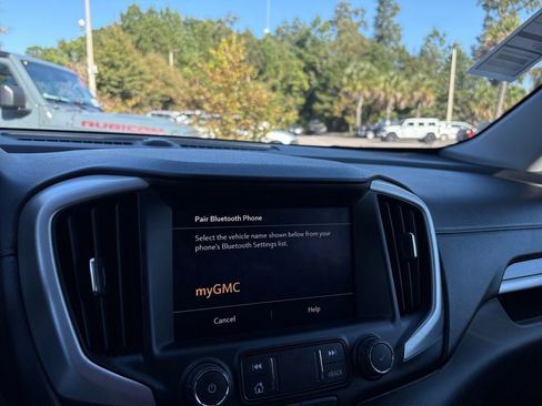 Used 2023 GMC Terrain SLT image 17