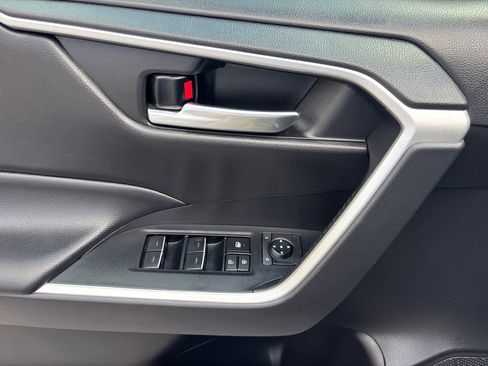 Used 2022 Toyota RAV4 XLE image 8