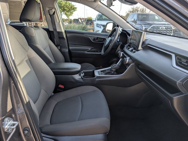Used 2025 Toyota RAV4 LE AWD/4WD image 31