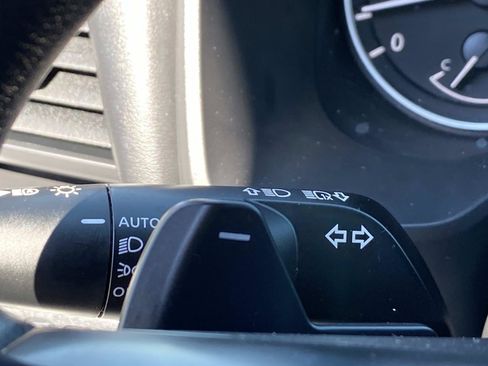Used 2023 Nissan Rogue S AWD/4WD image 18