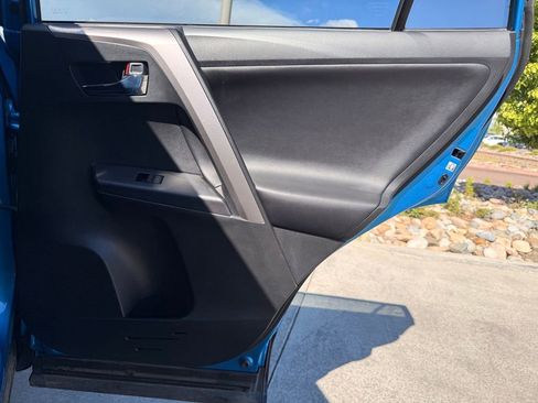 Used 2017 Toyota RAV4 AWD Hybrid image 28