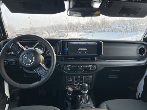 Used 2024 Jeep Wrangler Unlimited Rubicon image 5