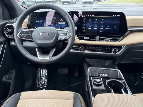 Used 2026 Chevrolet Equinox ACTIV w/ Convenience Package III AWD/4WD image 2