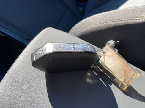 Used 2025 Kia K4 LXS image 21