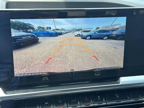 Used 2023 GMC Sierra 1500 SLT AWD/4WD image 31