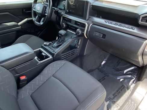 Certified 2024 Toyota Tacoma SR5 AWD/4WD image 10