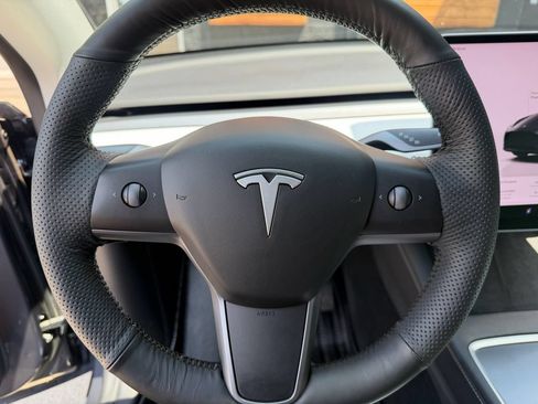 Used 2022 Tesla Model Y Long Range AWD/4WD image 27