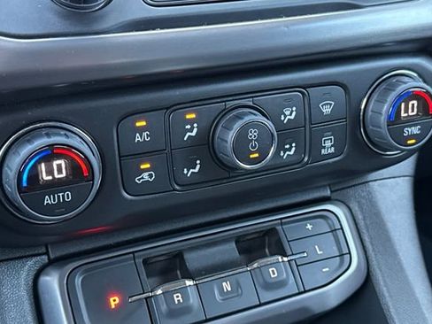 Used 2023 GMC Acadia AT4 w/ Technology Package AWD/4WD image 29