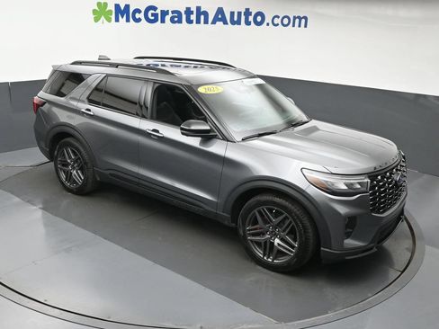 Used 2025 Ford Explorer ST w/ Sun And Sound Package AWD/4WD image 3