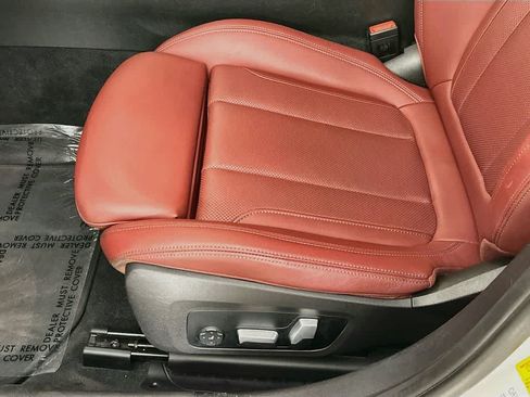 Used 2022 BMW 330i Sedan w/ M Sport Package RWD image 31