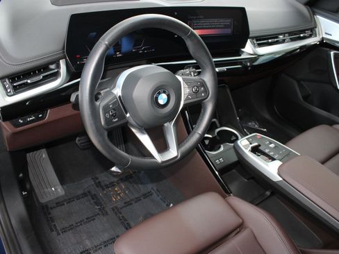 Used 2024 BMW X1 xDrive28i w/ Technology Package image 4