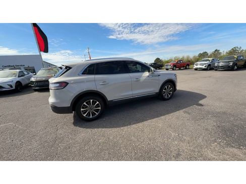 Used 2023 Lincoln Nautilus FWD w/ Premium Package image 9