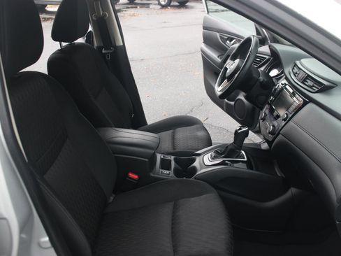 Used 2018 Nissan Rogue SV image 35