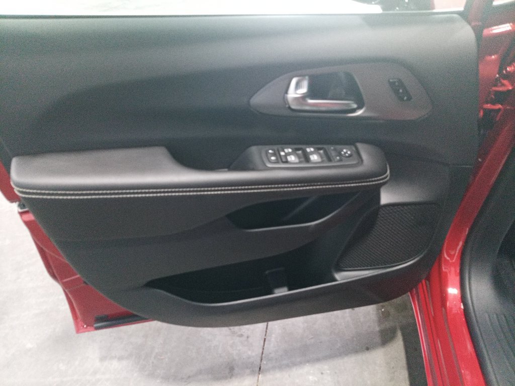 New 2027 Chrysler Pacifica Select w/ Family Tech Group FWD image 11