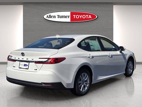 Used 2026 Toyota Camry LE image 6