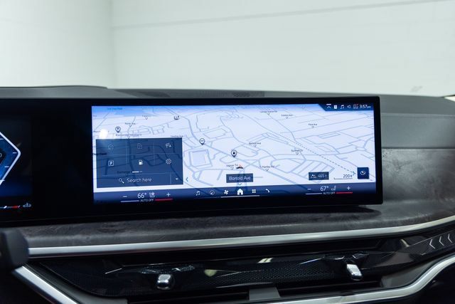 Used 2025 BMW X7 xDrive40i AWD/4WD image 17