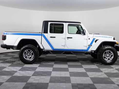 Used 2021 Jeep Gladiator Sport AWD/4WD image 9