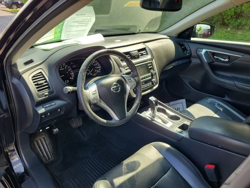 Used 2017 Nissan Altima 2.5 SL w/ Moonroof Package FWD image 17