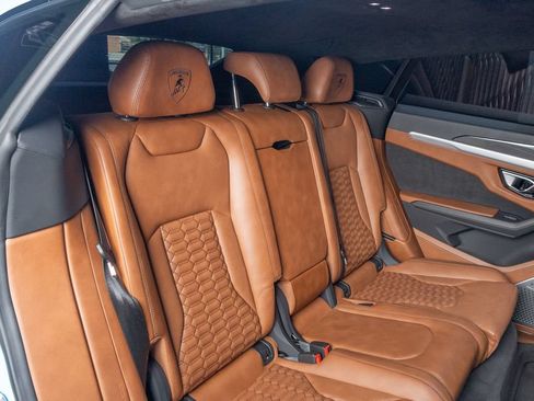Used 2021 Lamborghini Urus AWD/4WD image 33