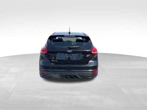 Used 2017 Ford Focus ST image 4