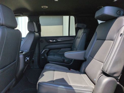 Used 2024 GMC Yukon XL Denali AWD/4WD image 33
