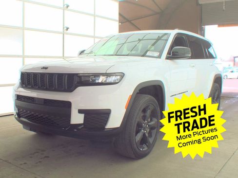 Used 2023 Jeep Grand Cherokee L Laredo image 1