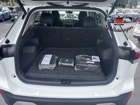 New 2025 Volkswagen Tiguan SE image 22