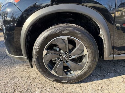 Used 2024 Nissan Rogue SV image 10