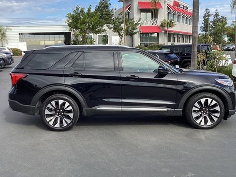 Used 2025 Ford Explorer Platinum w/ LUX Leather Package image 2