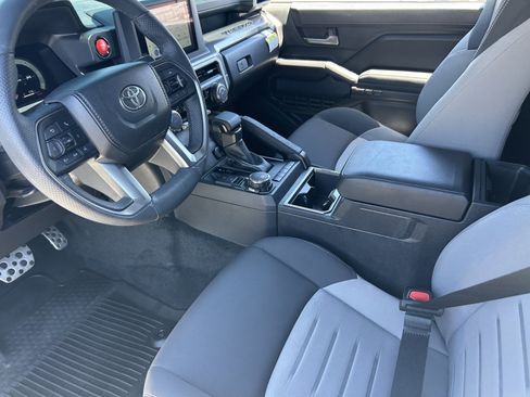 Used 2025 Toyota Tacoma TRD Sport AWD/4WD image 25