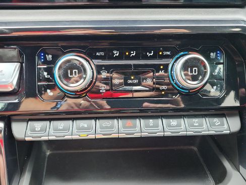 Used 2024 GMC Sierra 2500 AT4X image 25