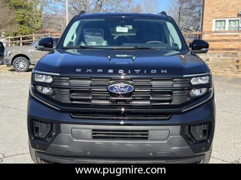 New 2026 Ford Expedition Max Active RWD image 2