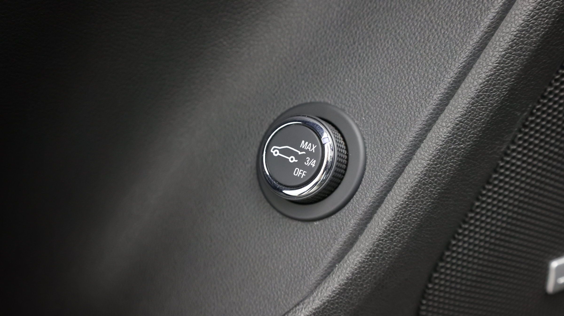 Used 2019 Chevrolet Blazer Premier w/ Sun and Wheels Package FWD image 17