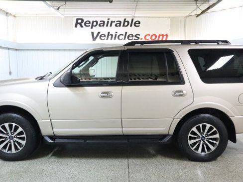 Used 2017 Ford Expedition XLT w/ Equipment Group 201A AWD/4WD image 1