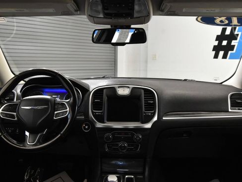 Used 2018 Chrysler 300 Touring L AWD/4WD image 19