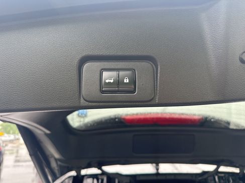 Used 2023 Nissan Rogue Platinum AWD/4WD image 13