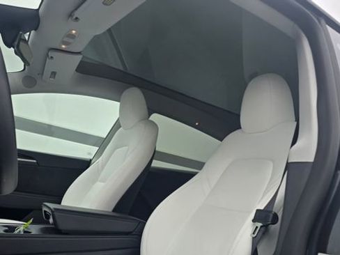 Used 2024 Tesla Model Y Long Range image 15