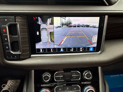 Used 2021 GMC Yukon Denali w/ Denali Premium Package AWD/4WD image 10