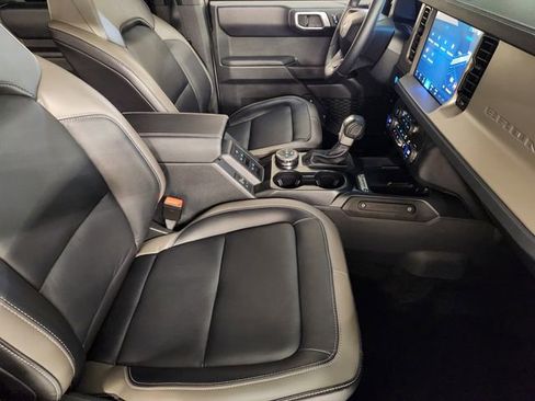 Used 2025 Ford Bronco Outer Banks AWD/4WD image 3