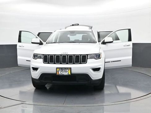 Used 2020 Jeep Grand Cherokee Laredo w/ 18" Wheel & 8.4" Radio Group AWD/4WD image 31