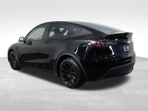 Used 2024 Tesla Model Y Long Range AWD/4WD image 8
