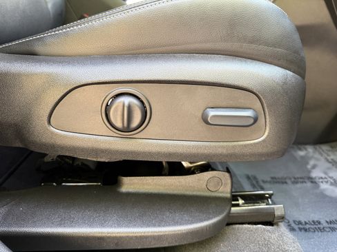 Used 2022 GMC Terrain SLT image 30