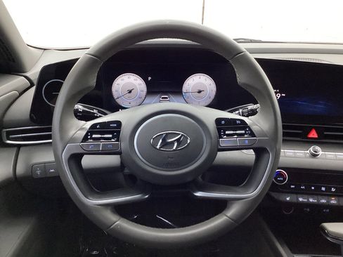 Used 2023 Hyundai Elantra SEL w/ Convenience Package image 31