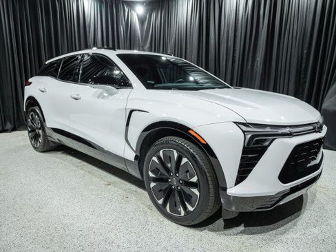Used 2024 Chevrolet Blazer EV RS AWD/4WD image 3