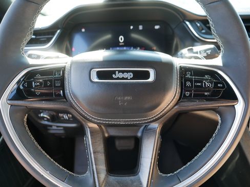 Used 2023 Jeep Grand Cherokee Overland w/ Luxury Tech Group IV AWD/4WD image 25