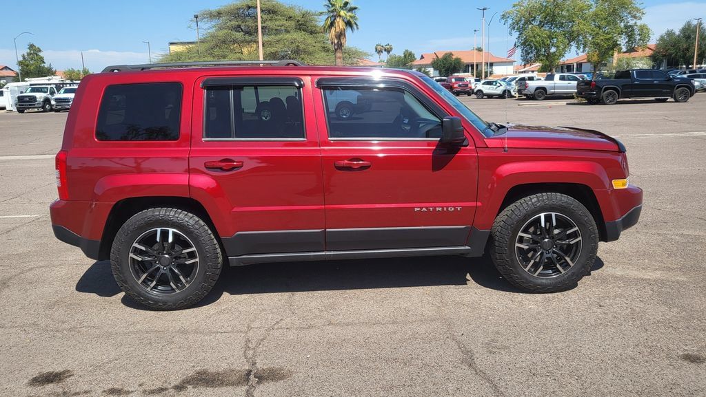 Used 2014 Jeep Patriot Latitude FWD image 12
