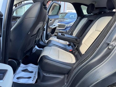 Used 2017 Jaguar F-PACE R-Sport image 41