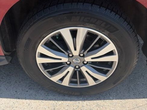 Used 2017 Nissan Pathfinder SV FWD image 9