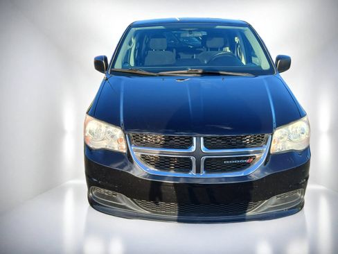Used 2016 Dodge Grand Caravan SE w/ Quick Order Package 29E SE FWD image 3