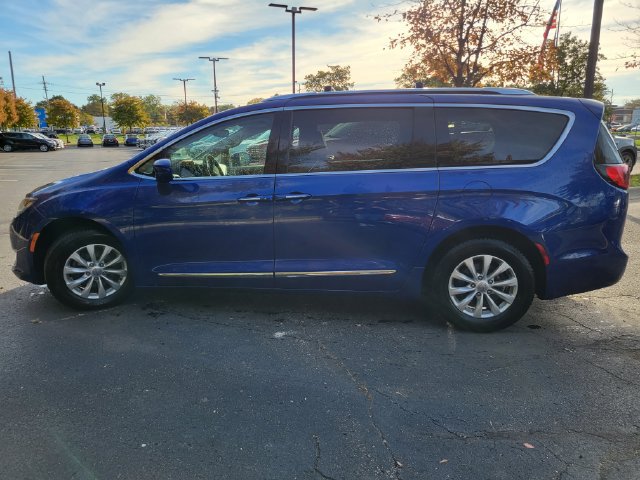 Used 2018 Chrysler Pacifica Touring-L Plus FWD image 6